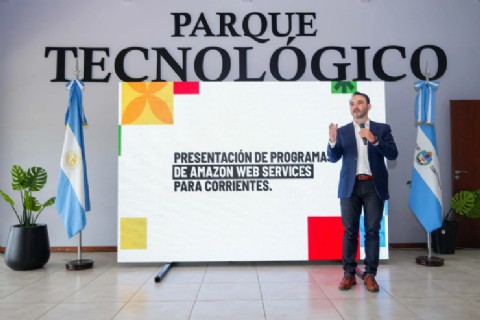 Valdés firmó acuerdo con Amazon: capacitaciones gratuitas en IA y financiamiento para startups