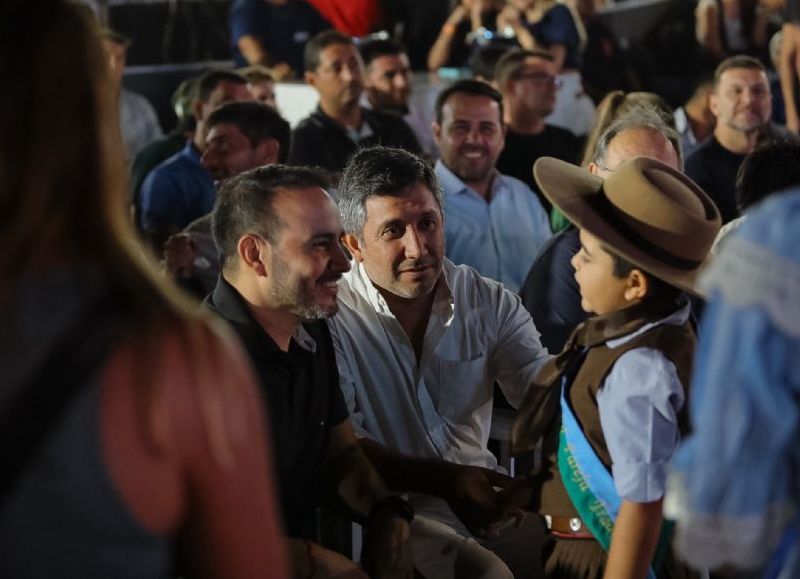 El gobernador Juan Pablo Valdés asistió al Festival Nacional del Auténtico Chamamé Tradicional