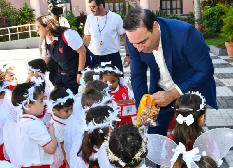 Valdés recibió a niños en el marco del tradicional “Ángeles Somos”
