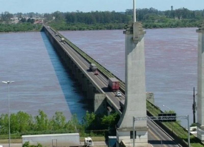 Restringen el tránsito sobre puente internacional Paso de los Libres - Uruguayana, por obras