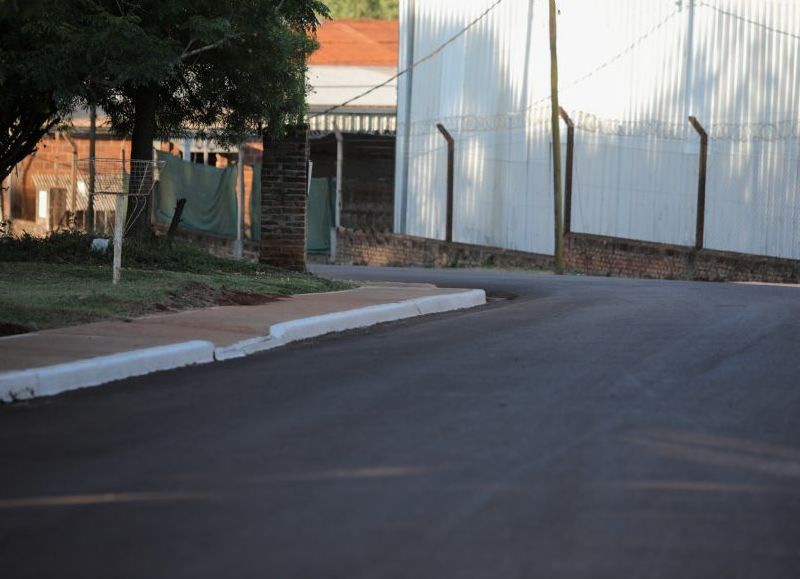 Con una importante inversión, Valdés inauguró pavimento y alumbrado público para Liebig