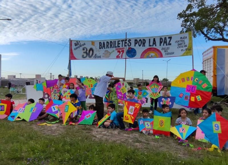 VIDEO | Santiago mantiene viva la tradición de armar barriletes desde el amor para fomentar la paz