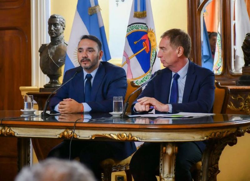 “El camino a seguir para la Argentina es el diálogo y trabajo en conjunto”, afirmó Valdés junto a Santilli