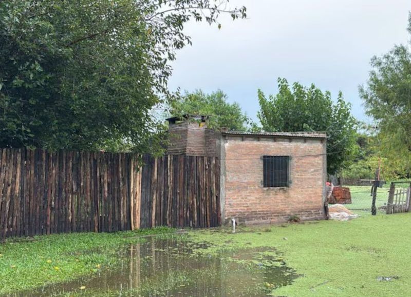 Más de 200 evacuados en San Roque por la crecida del río Santa Lucía y alerta por tormentas