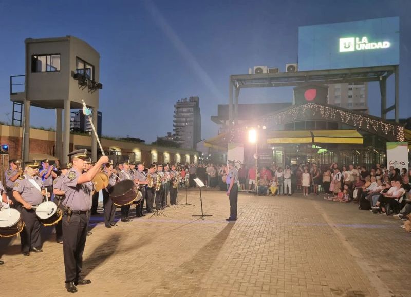 El Gobierno de Corrientes inició con una retreta chamamecera en La Unidad
