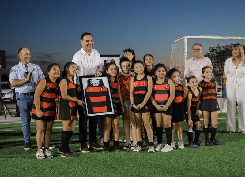 Valdés inauguró la nueva cancha de hockey e iluminación LED del Club San Patricio