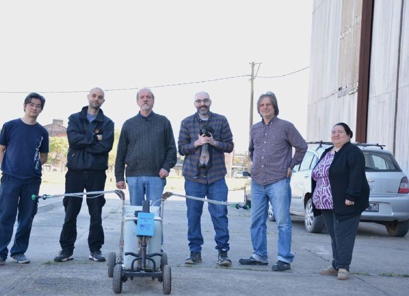 Ingenieros diseñan un robot para riego selectivo prometedor para pequeños productores de la región
