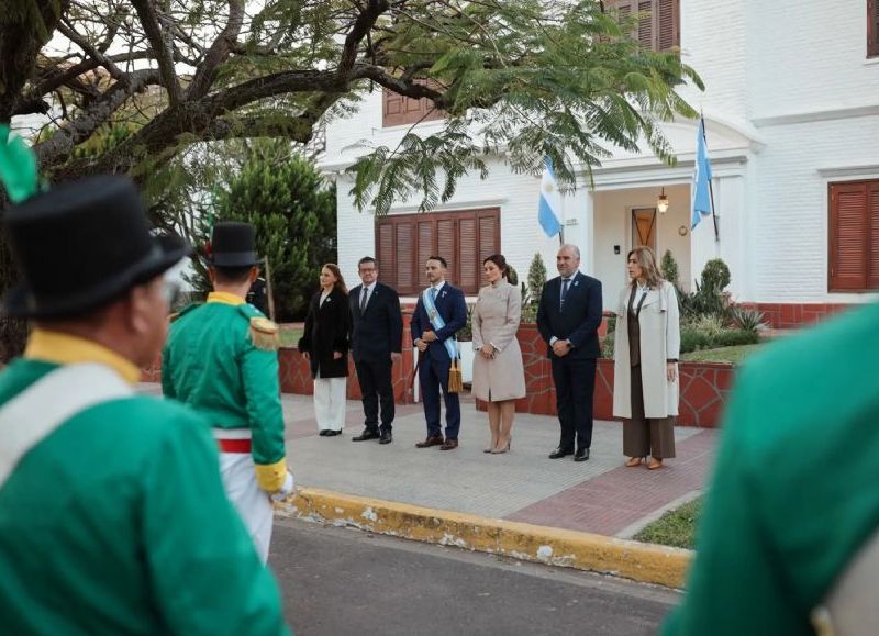 Con el tradicional toque de diana, comenzaron los festejos por el 9 de Julio en la provincia